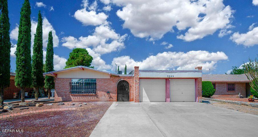 3225 Beachcomber Dr in El Paso, TX - Building Photo