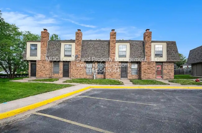 property at 206 NW Woods Chapel Rd