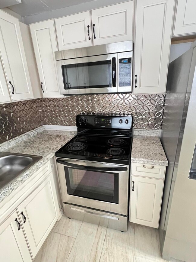 133 Sheffield F in West Palm Beach, FL - Building Photo - Building Photo