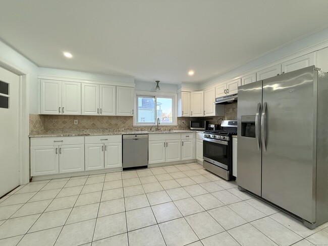 228 Jennings Rd in Fairfield, CT - Building Photo - Building Photo