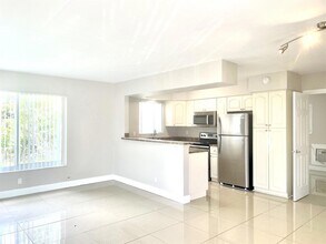 431 W Camino Real in Boca Raton, FL - Building Photo - Building Photo