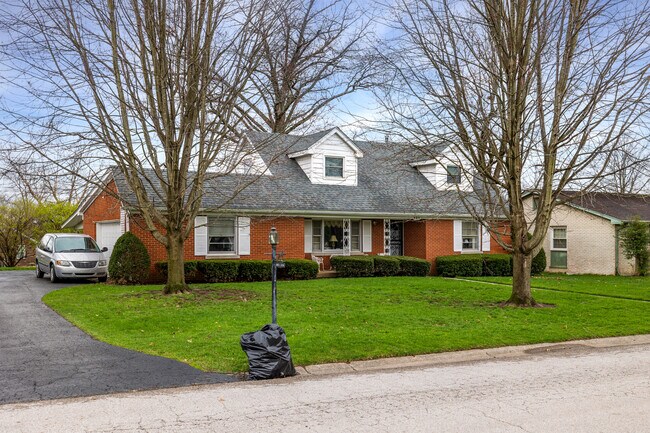 181 Bourbon Hills Dr in Paris, KY - Building Photo - Building Photo