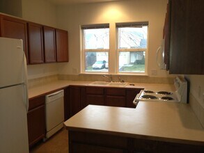 5761 Montclaire Way in Springfield, OR - Building Photo - Building Photo