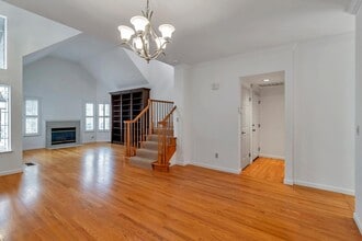 302 Tadley Ct in Redwood City, CA - Building Photo - Building Photo