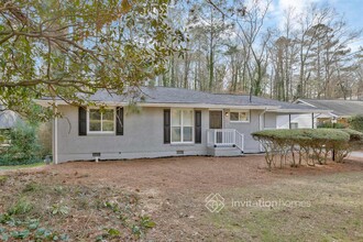 1908 Kenwood Rd SE in Smyrna, GA - Foto de edificio - Building Photo