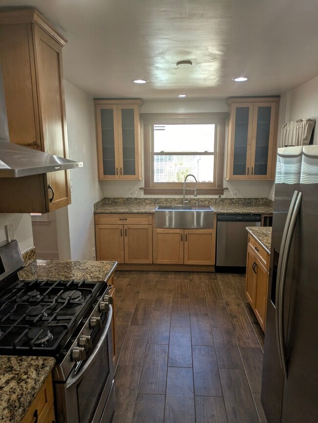 6265 Commodore Sloat Dr in Los Angeles, CA - Building Photo - Building Photo