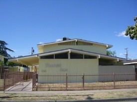 Brookdale Arms in Fresno, CA - Foto de edificio - Building Photo