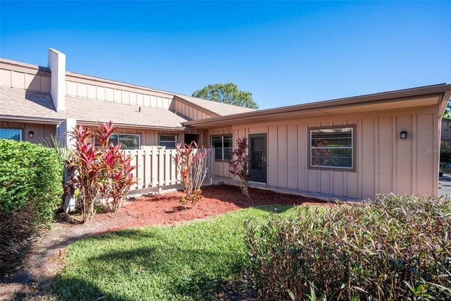 5640 Westwind Ln in Sarasota, FL - Building Photo - Building Photo