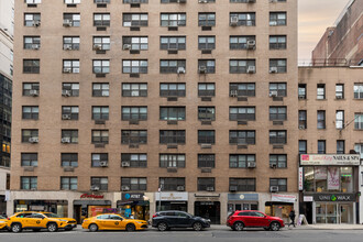 667-675 Lexington Ave in New York, NY - Building Photo - Building Photo