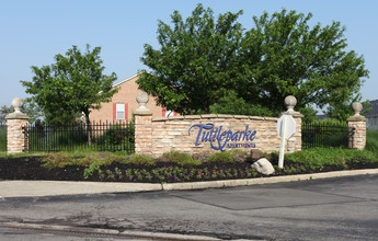 160 - TUTTLE PARKE AT THE CROSSING in Dublin, OH - Foto de edificio - Building Photo