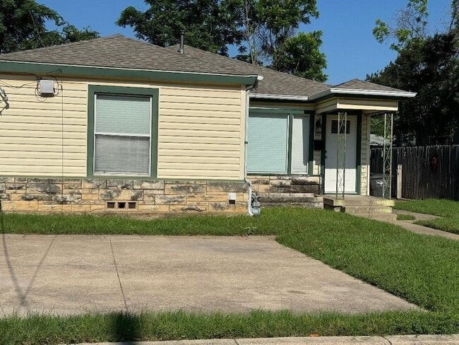 property at 207 Merritt St