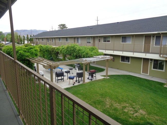 Saliman Manor Apartments in Carson City, NV - Building Photo - Building Photo