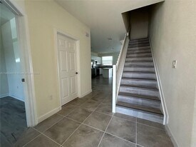 10622 W 33rd Way in Hialeah, FL - Building Photo