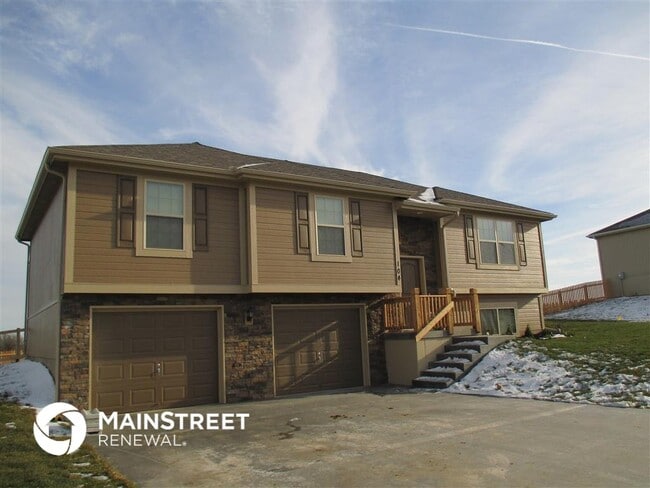 104 Golfview Dr in Pleasant Hill, MO - Building Photo - Building Photo