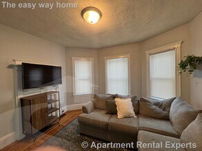 22 Spencer Ave, Unit 2 in Somerville, MA - Foto de edificio - Building Photo