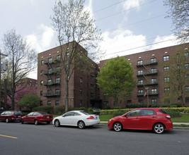 College Towers in Jersey City, NJ - Building Photo - Building Photo