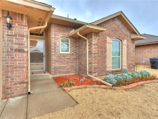 517 Apple Tree Ln in Moore, OK - Building Photo - Building Photo