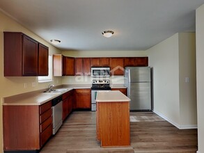 7674 Pipestone Dr in Indianapolis, IN - Foto de edificio - Building Photo