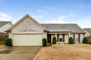 8262 Willow Dr in Southaven, MS - Building Photo