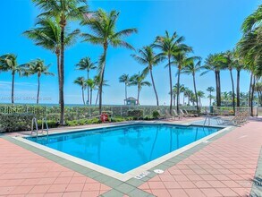 2051 SE 3rd St, Unit th11 in Deerfield Beach, FL - Building Photo - Building Photo