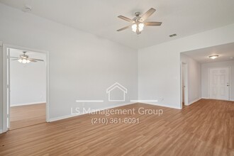 6103 Flower Meadow in San Antonio, TX - Building Photo - Building Photo