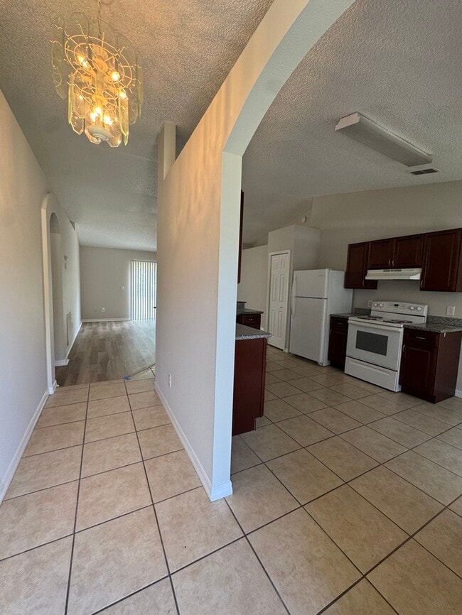 81 S Courtland Blvd in Deltona, FL - Building Photo - Building Photo