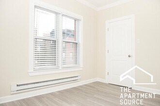 732 W Roscoe St, Unit 3 in Chicago, IL - Building Photo - Building Photo