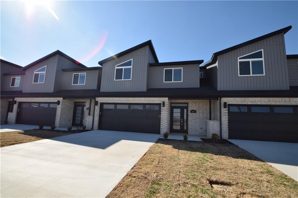 421 Azurite Rd in Centerton, AR - Building Photo