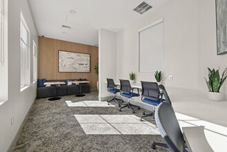 Renaissance at Uptown Orange in Orange, CA - Foto de edificio - Building Photo