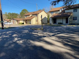 618 reppert street, Unit 6 in Bacliff, TX - Building Photo