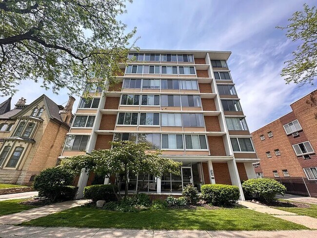 property at 1409 N Prospect Ave