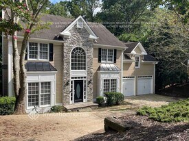 915 Laurel Crest Dr in Woodstock, GA - Building Photo