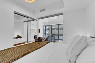 170 Cumberland St, Unit SI ID1388910P in Toronto, ON - Building Photo - Building Photo