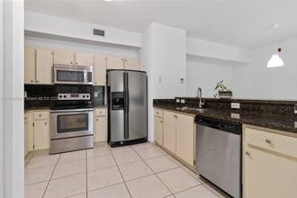 7360 NW 114th Ave in Doral, FL - Foto de edificio - Building Photo