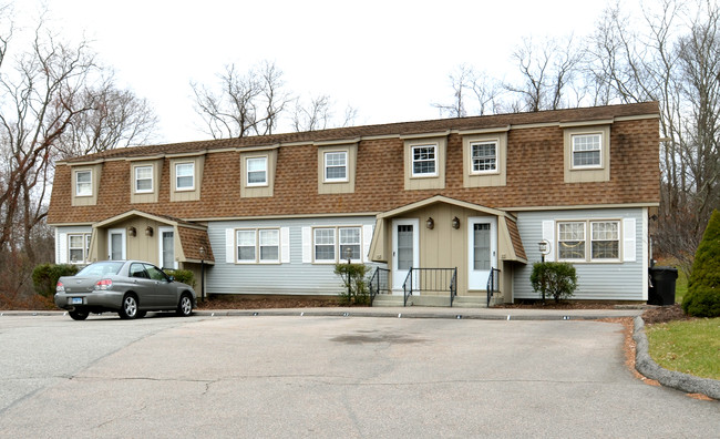 Williamsburg Townhomes in Gales Ferry, CT - Building Photo - Building Photo