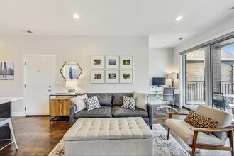 1057 N Winchester Ave in Chicago, IL - Building Photo - Building Photo
