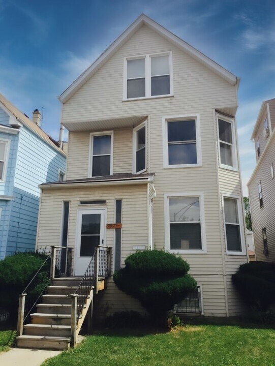 2927 N Lawndale Ave in Chicago, IL - Building Photo