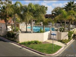 7668 Baypoint Dr, Unit 103 in Huntington Beach, CA - Building Photo - Building Photo