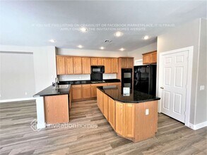 10637 Casa Bianca St in Las Vegas, NV - Building Photo - Building Photo