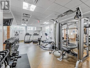 1055-1055 Southdown Rd in Mississauga, ON - Building Photo - Building Photo