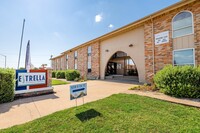 Estrella at Seminary in Fort Worth, TX - Foto de edificio - Building Photo