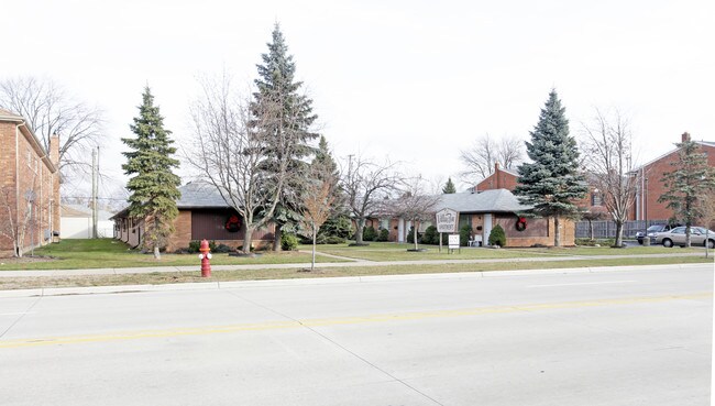 Villa Rose Apartments in St. Clair Shores, MI - Foto de edificio - Building Photo