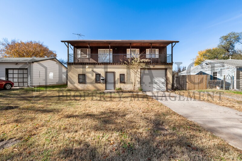 4557 S Oak Ave in Wichita, KS - Building Photo