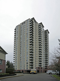 City Club On The Park in Burnaby, BC - Building Photo - Building Photo