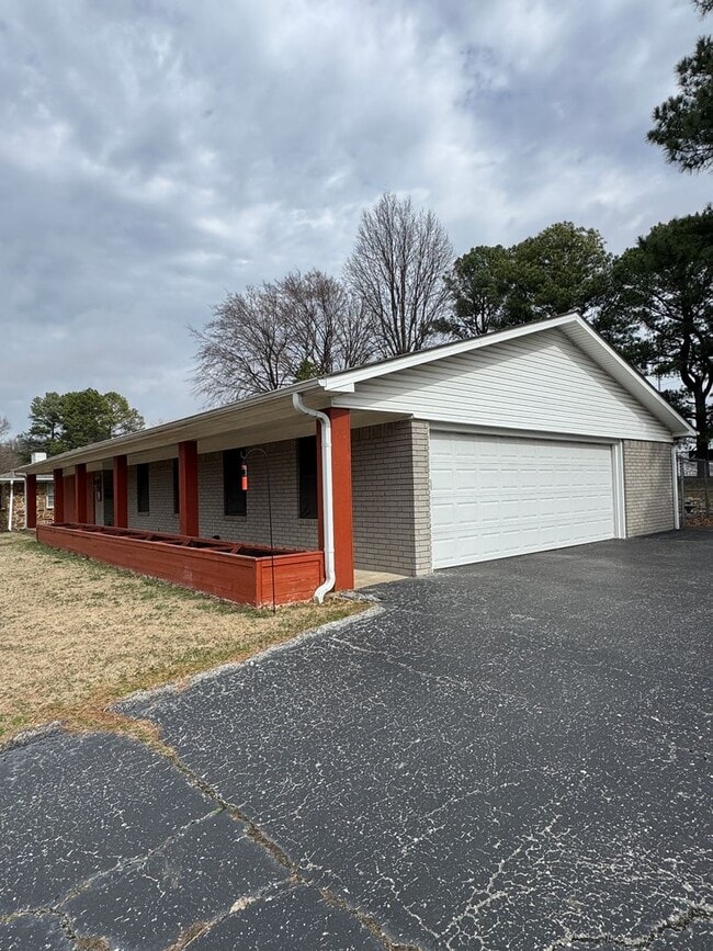 1912 Sherwood Dr in Jonesboro, AR - Building Photo - Building Photo