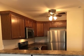 1914 Wrigley St, Unit 1912 in Ely, IA - Foto de edificio - Building Photo