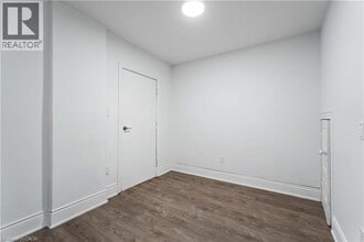 110 Myrtle Ave in Hamilton, ON - Building Photo - Building Photo