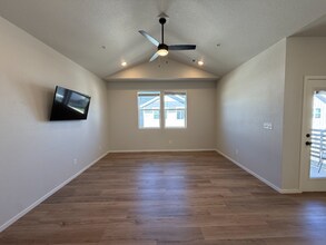 2296 Setting Sun Dr in Windsor, CO - Foto de edificio - Building Photo