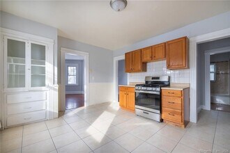 141 Hansen Ave, Unit 2nd fl in Bridgeport, CT - Building Photo - Building Photo