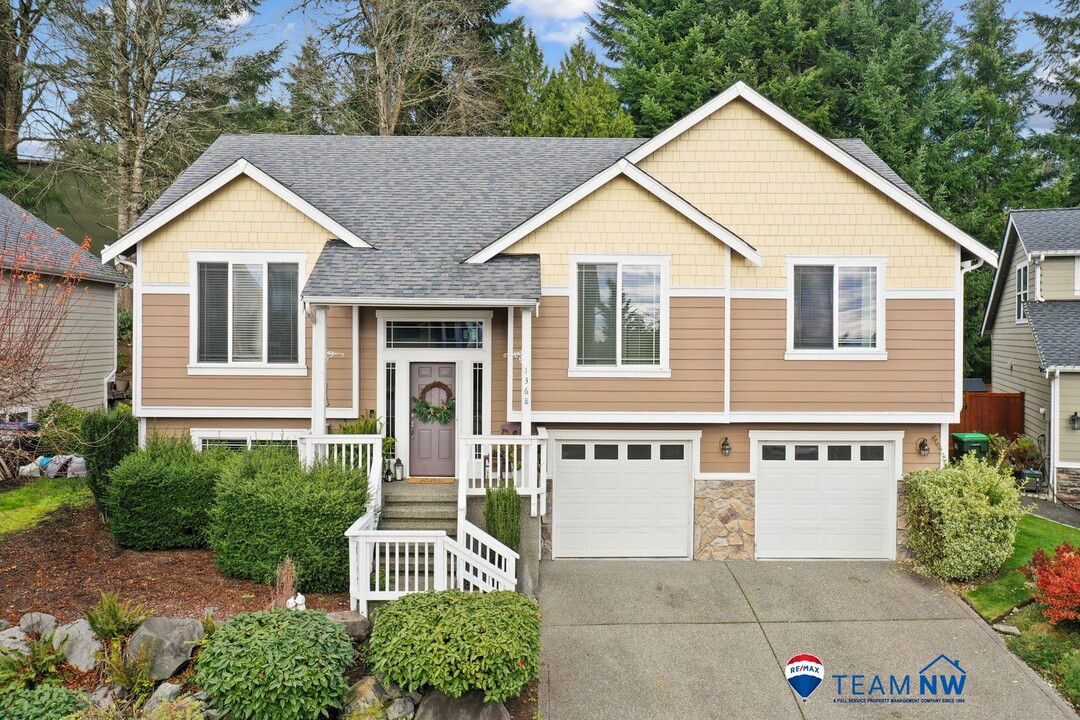 1368 Sunrise Vista Ln SW in Tumwater, WA - Building Photo